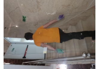 کارگرحمل شیشه سکوریت لمینت دوجداره ضدگلوله درطبقات کارگرحمل شیشه سکوریت لمینت دوجداره ضدگلوله درطبقات