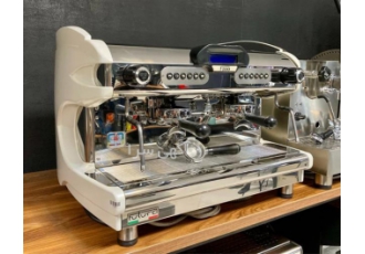 دستگاه قهوه اسپرسو ساز صنعتی FUTURA F100 در حد نو دستگاه قهوه اسپرسو ساز صنعتی FUTURA F100 در حد نو